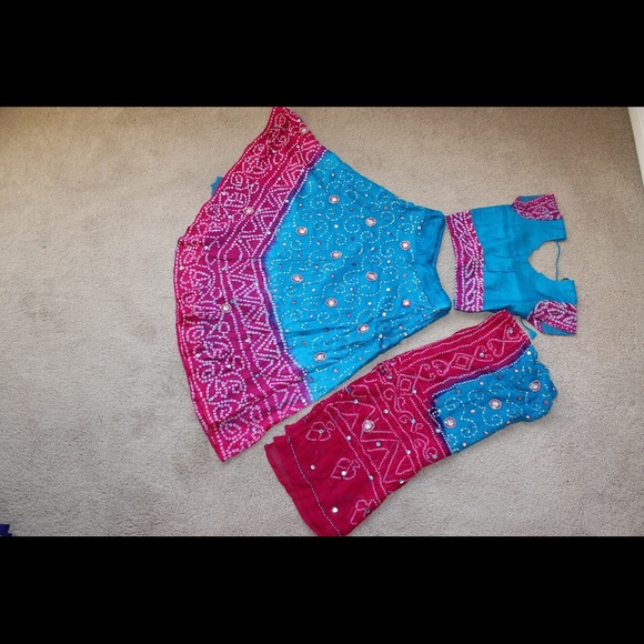 Bandhni Chaniya Choli - Picture 7 of 8